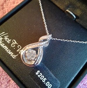 🌺 NIB Diamond & Sterling Silver Pendant Necklace